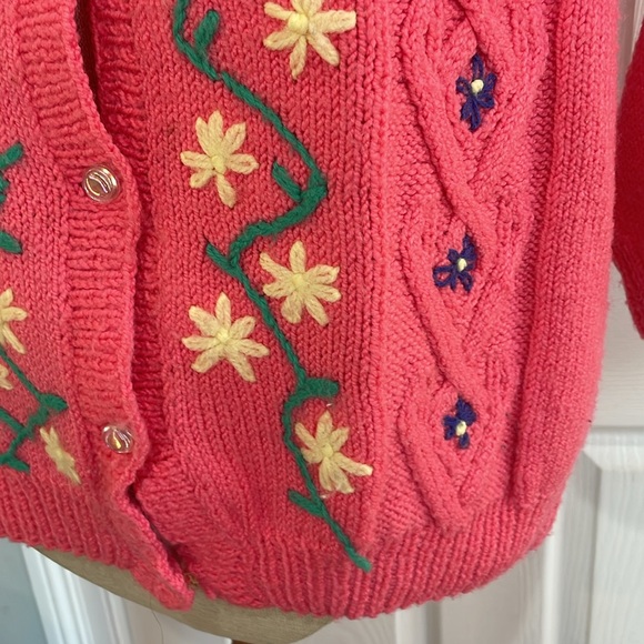 Hand knit embroidered floral cardigan sweater pink handcrafted women’s size M - Picture 12 of 16